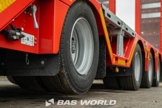 Kässbohrer LB4E 低装载机半挂车