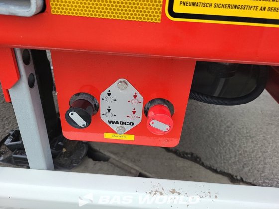 Kässbohrer LB4E 低装载机半挂车