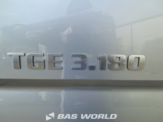 フォルクスワーゲン クラフター 177pk クローズドボックスバン