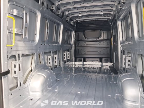 フォルクスワーゲン クラフター 177pk クローズドボックスバン