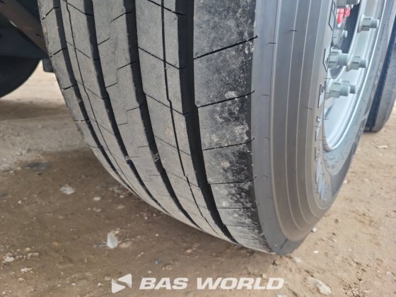 System Trailers 封闭箱式半拖车