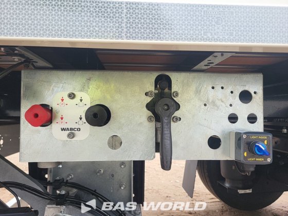 System Trailers 封闭箱式半拖车