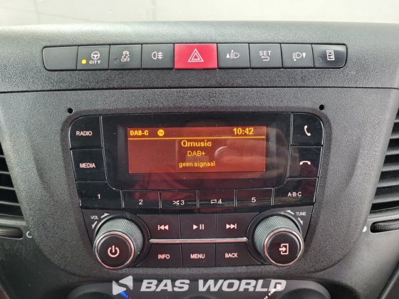 イヴェコ・デイリー 35S14 クローズド・ボックス・バン