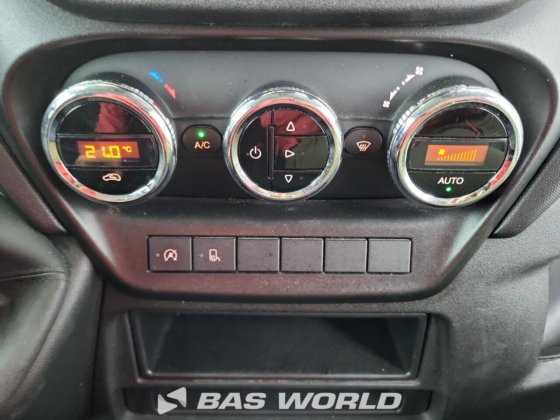 イヴェコ・デイリー 35S14 クローズド・ボックス・バン