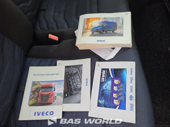 イヴェコ・デイリー 35S14 クローズド・ボックス・バン