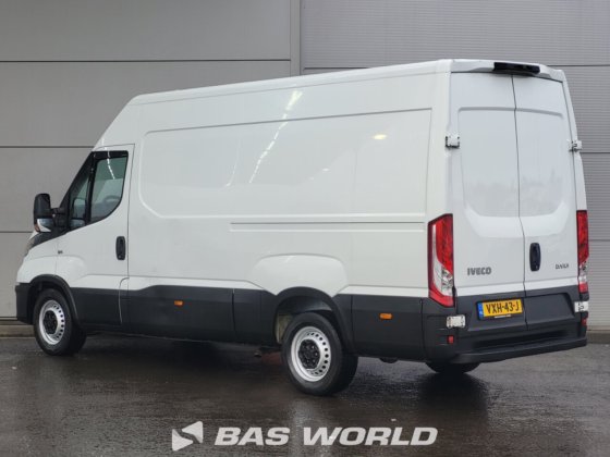 イヴェコ・デイリー 35S14 クローズド・ボックス・バン