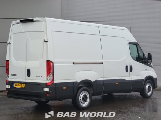 イヴェコ・デイリー 35S14 クローズド・ボックス・バン