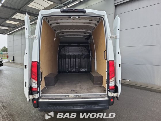 イヴェコ・デイリー 35S14 クローズド・ボックス・バン
