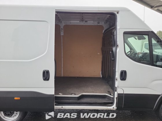 イヴェコ・デイリー 35S14 クローズド・ボックス・バン
