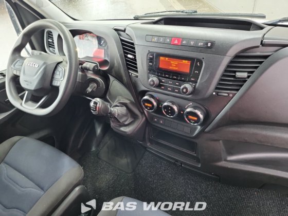 イヴェコ・デイリー 35S14 クローズド・ボックス・バン