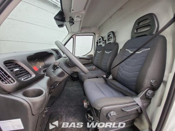 イヴェコ・デイリー 35S14 クローズド・ボックス・バン