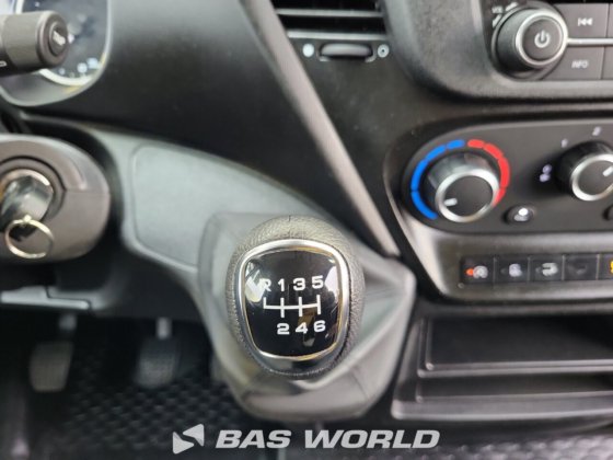 イヴェコ・デイリー 35C16 ボックスボディ