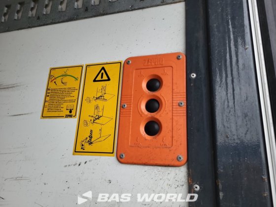 メルセデス アントス 1827 4X2 フォコール・ボディ・トラック