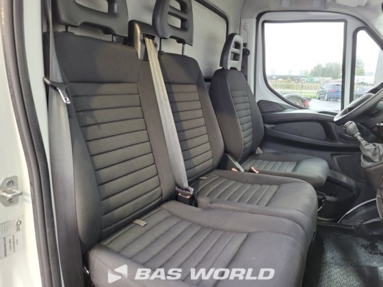 イヴェコ・デイリー 35C16 ボックスボディ