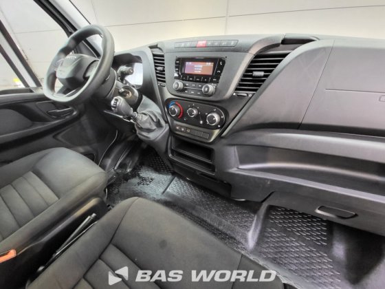 イヴェコ・デイリー 35C16 ボックスボディ