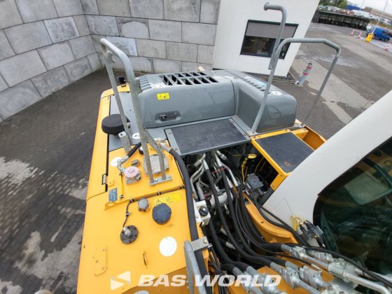 利勃海尔 R922 LC 履带式挖掘机