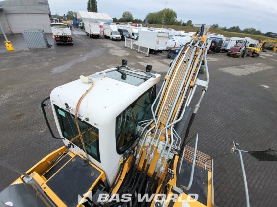 利勃海尔 R922 LC 履带式挖掘机