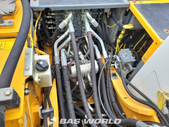 利勃海尔 R922 LC 履带式挖掘机