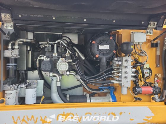 利勃海尔 R922 LC 履带式挖掘机