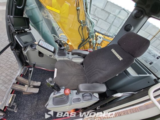 利勃海尔 R922 LC 履带式挖掘机