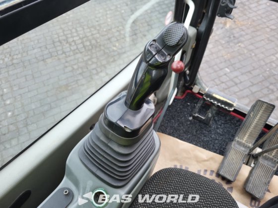 利勃海尔 R922 LC 履带式挖掘机