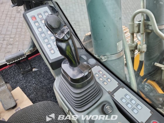 利勃海尔 R922 LC 履带式挖掘机