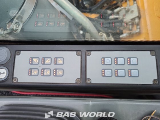 利勃海尔 R922 LC 履带式挖掘机