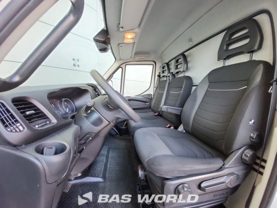 イヴェコ デイリー 72C18 ボックスボディ