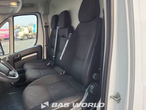 オペル モバノ 120PK クローズド・ボックス・バン