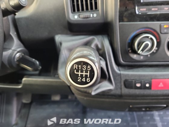 オペル モバノ 120PK クローズド・ボックス・バン