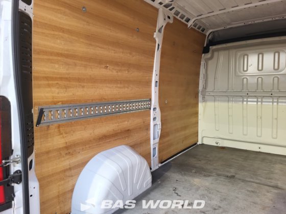 オペル モバノ 120PK クローズド・ボックス・バン