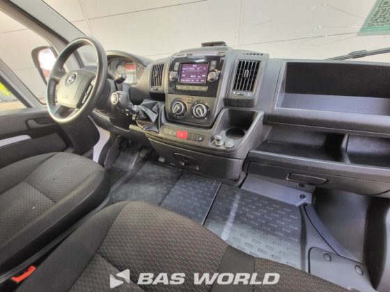 オペル モバノ 120PK クローズド・ボックス・バン