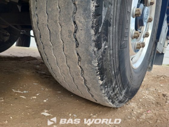 クナペン・ウォーキング・フロア