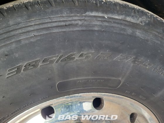 クナペン・ウォーキング・フロア