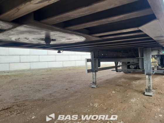 クナペン・ウォーキング・フロア