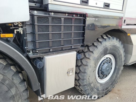 太脱拉8X8露营车