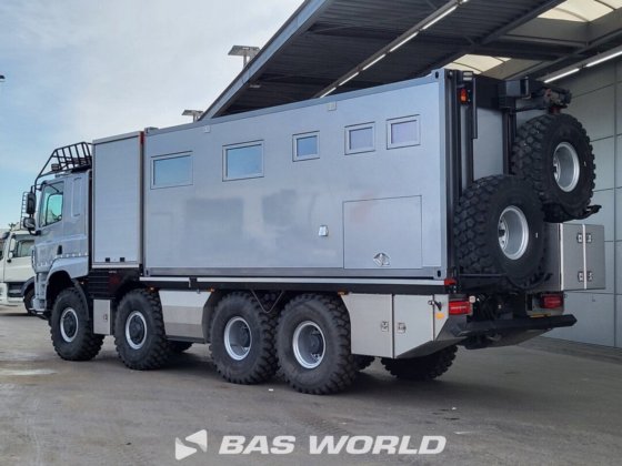 太脱拉8X8露营车