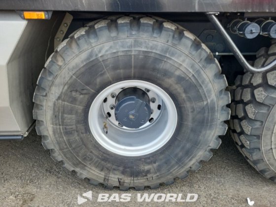 太脱拉8X8露营车