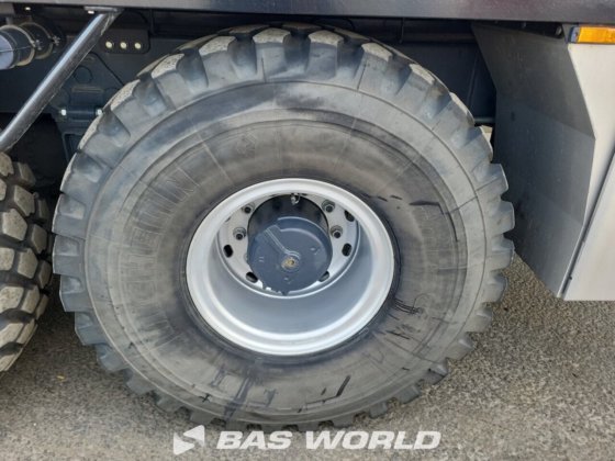 太脱拉8X8露营车