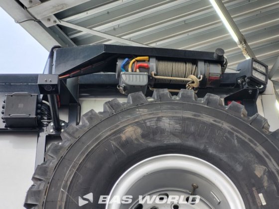 太脱拉8X8露营车