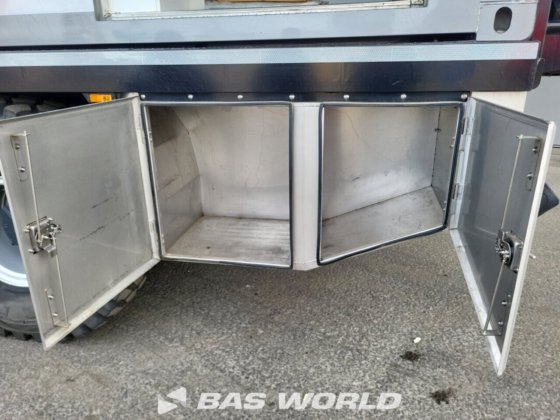 太脱拉8X8露营车