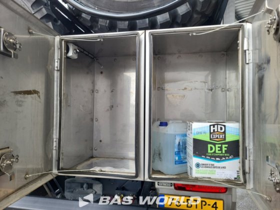 太脱拉8X8露营车