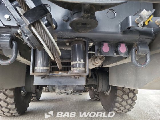 太脱拉8X8露营车