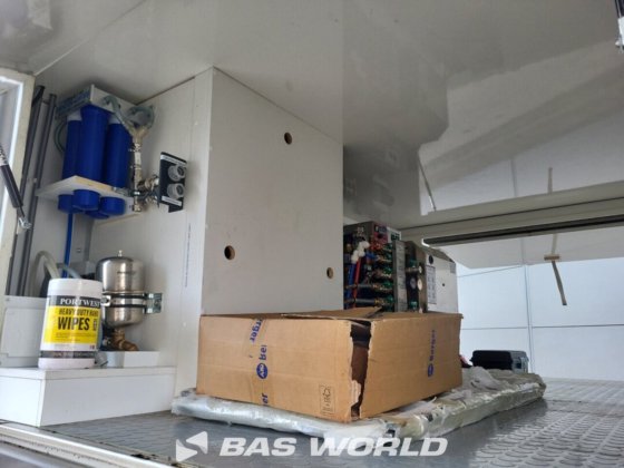 太脱拉8X8露营车