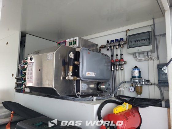 太脱拉8X8露营车