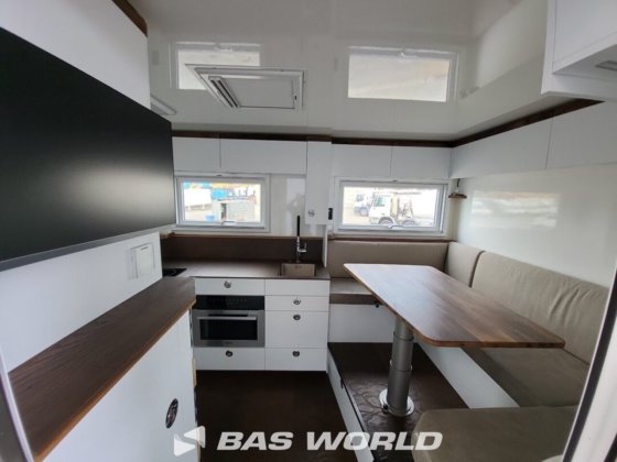 太脱拉8X8露营车