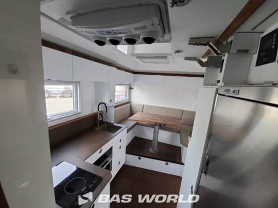 太脱拉8X8露营车