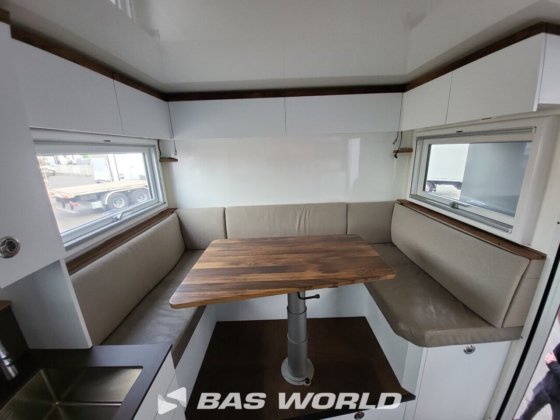 太脱拉8X8露营车