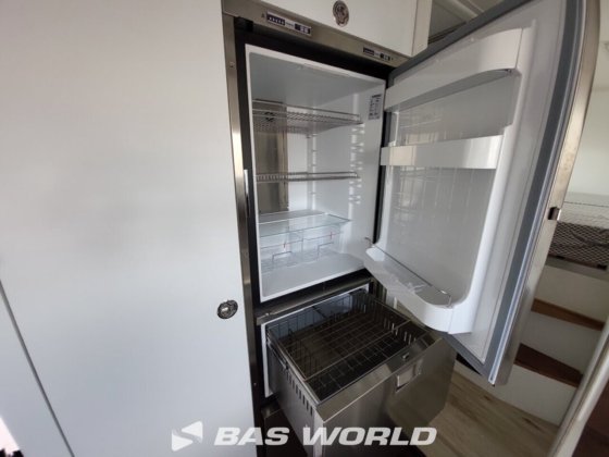 太脱拉8X8露营车