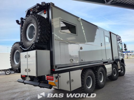 太脱拉8X8露营车